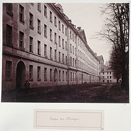 Grand bâtiment construit en 1786.