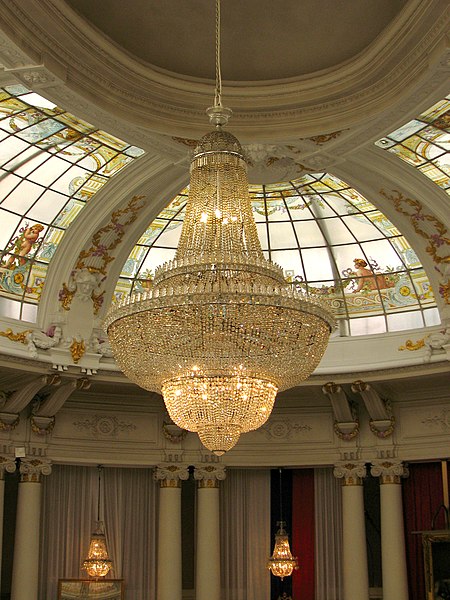 File:Hotel Negresco lustre de cristal.jpg