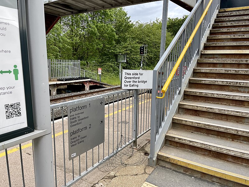 File:Information signs for footbridge, Castle Bar Park, Pl. 1, 2021.jpg