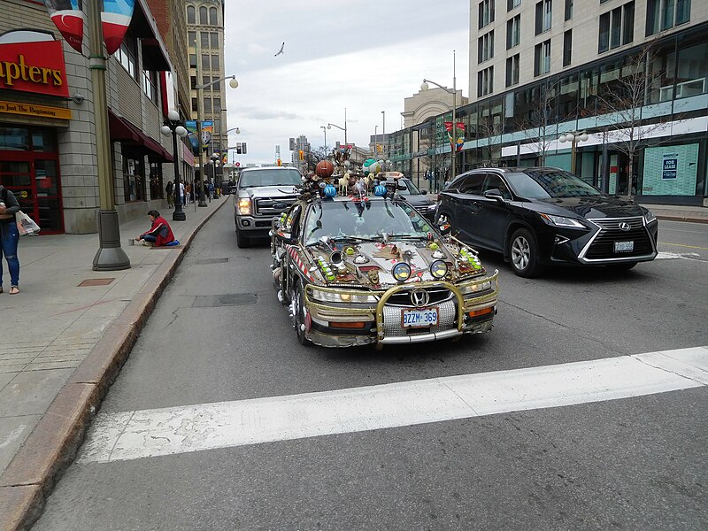 File:Intriguing car in Ottawa - 01.jpg