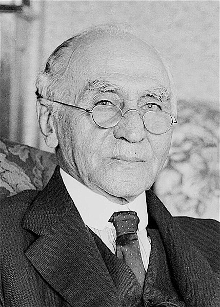 Isaacs in 1936