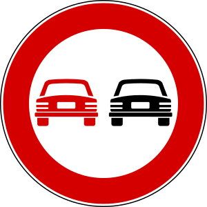 Italian traffic signs - divieto di sorpasso.svg