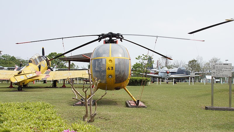 File:JMSDF OH-6J(8763) front view at Kanoya Naval Air Base Museum April 29, 2017.jpg