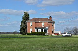 Casa e campi agricoli a sud di West Jefferson