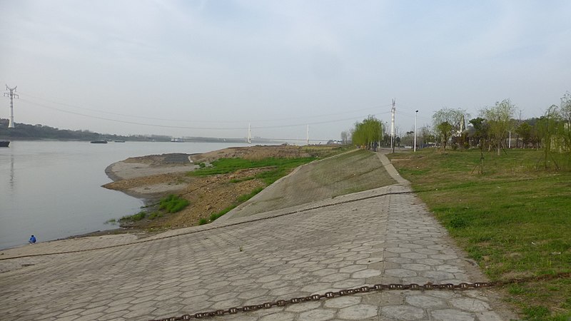 File:Junshan Bridge seen from the Zhongshan Warship Travel Ferry Terminal - P1540183.JPG