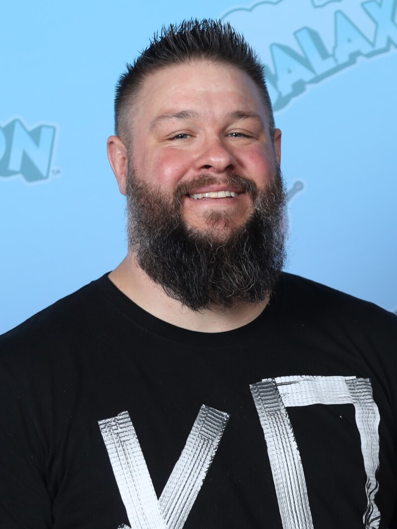 800px-Kevin_Owens_Photo_Op_GalaxyCon_Raleigh_2023