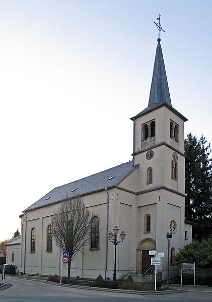 File:Kirche Kleinbettingen 01.jpg