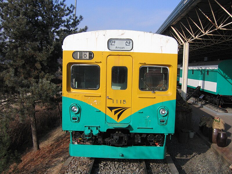 File:Korail 1115 preserved in railroad museum.jpg