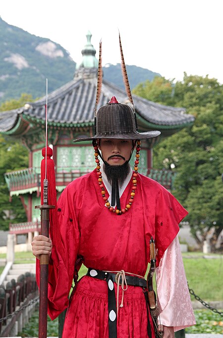 Fail:Korean_royal_guard_at_Gyeongbokgung.jpg