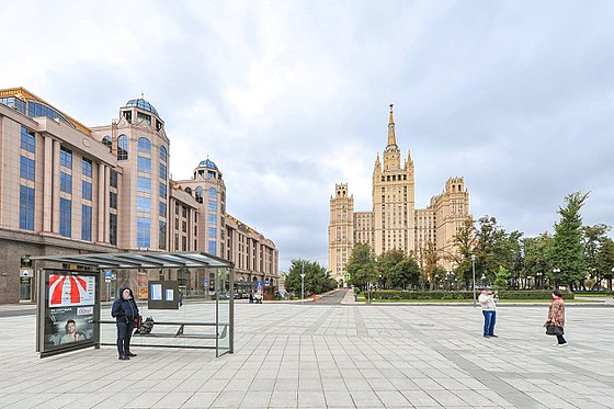 Пресненский район москвы улицы. Кудринская площадь Москва. Сталинская высотка на Кудринской площади. Москва Кудринская площадь дом 1. Высотки на Новинском бульваре.