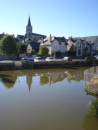 L'Alène, lac de barrage au centre de Luzy (Nièvre, Fr).JPG