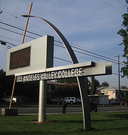 How to get to Los Angeles Valley College with public transit - About the place