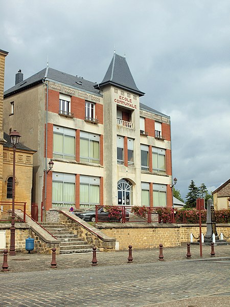 File:La Francheville-FR-08-école-01.jpg