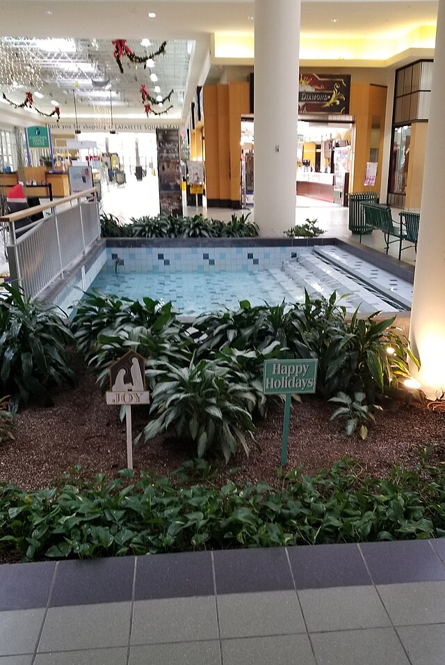 File:Washington Square Mall Indianapolis, IN November 2018 -  32855852898.jpg - Wikimedia Commons