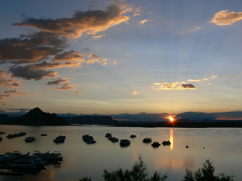 File:Lake Powell Morning.JPG