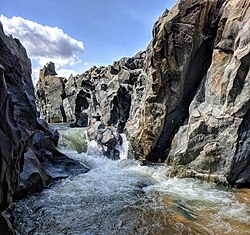 Kola Gorge makalesinin açıklayıcı görüntüsü