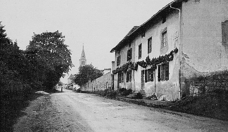 File:Les Halles - Entrée du Bourg.jpg