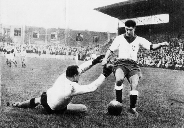 Roger Vandooren [fr] with Lille against Strasbourg in 1946