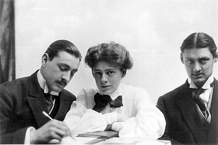(l to r) Barrymore with his sister Ethel and brother Lionel in 1904.[f]