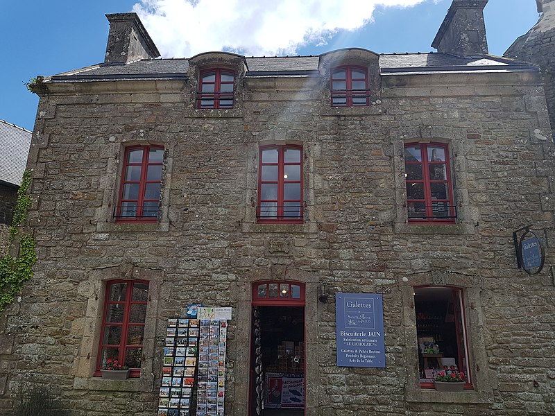 File:Locronan-bâtiment-1.jpg