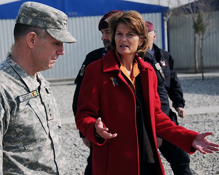 File:Lt. Gen. Caldwell talks with U.S. Senator Lisa Murkowski during a tour (4278147773).jpg