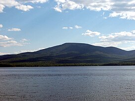 Montagna di Lione - Vista dal lago Chazy.jpg