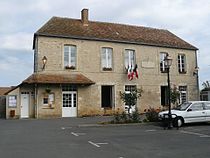 Mairie de Bernay-en-Champagne (France, Pays de la Loire).JPG