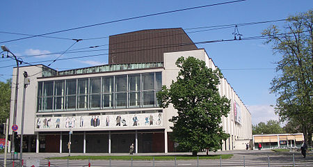 Tập_tin:Mannheim_Nationaltheater_Fassade_2005.jpg