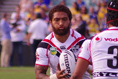 Vatuvei playing for the New Zealand Warriors in 2013 Manu Vatuvei.jpg