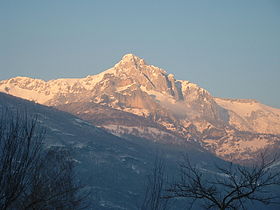 Pic Saillant, în fața lui Pic du Gar, văzut de la Marignac.