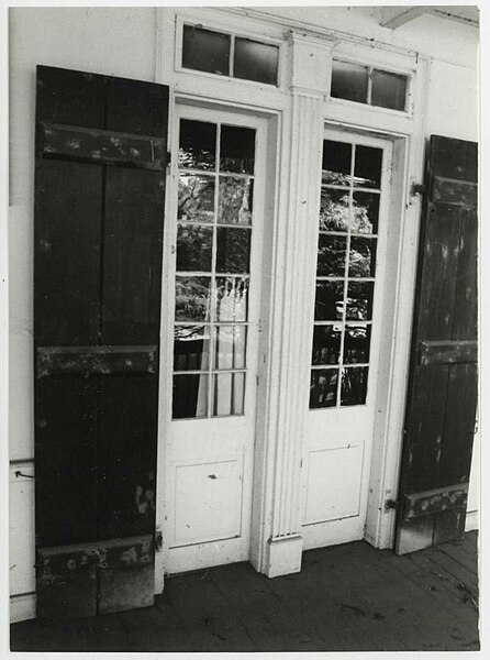 File:Mary Plantation House Central Doors Upper Gallery Front.jpg