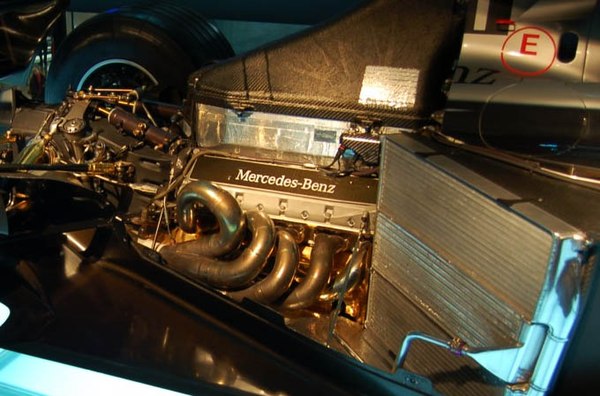 A 2000 McLaren MP4-15's Mercedes-Benz FO110J 3.0 litre V10 engine, made by Ilmor