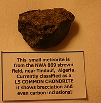 Meteorito com brecha e inclusões de carbono de Tindouf, Argélia[79]