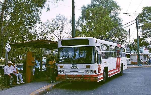 An STE trolleybus at Tasqueña in 1990