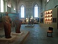 Vue de l'exposition Mirabilis dans la grande chapelle du Palais des Papes à Avignon