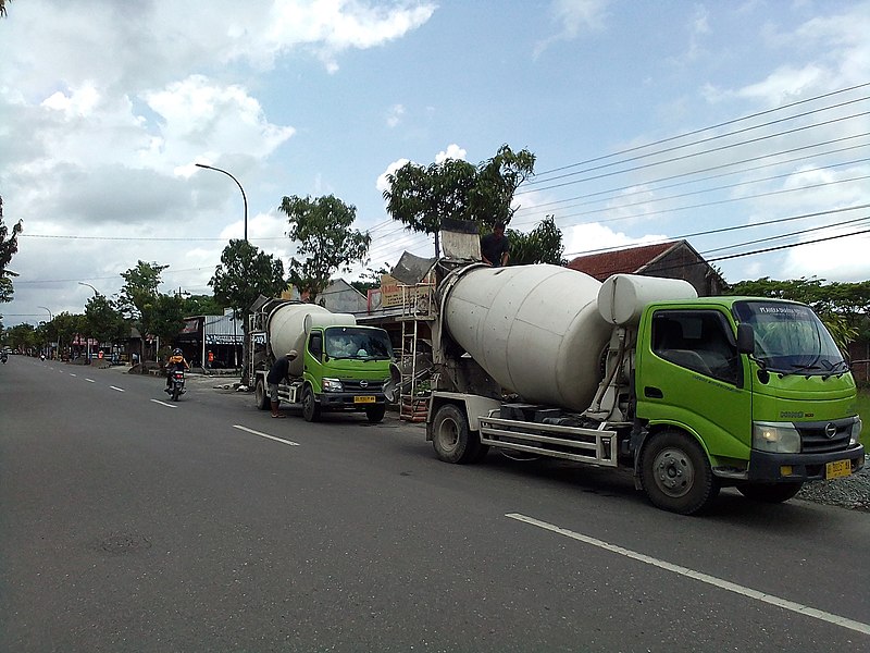 File:Molen Truk.jpg