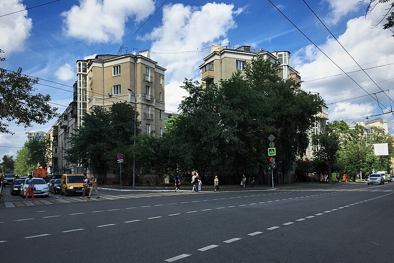 File:Moscow, Shmitovsky Proezd and Sergeya Makeeva Street (30674574704).jpg