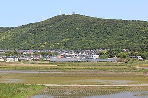 東方の麓から望む蔵王山