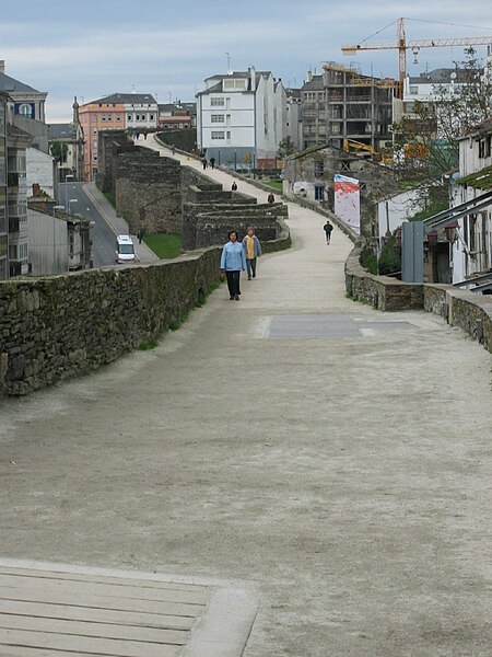 File:Muralla de Lugo Adarve.jpg