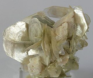 <span class="mw-page-title-main">Muscovite</span> Hydrated phyllosilicate mineral