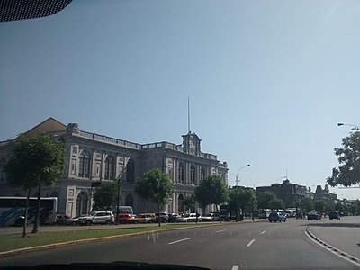 Museo de Arte de Lima frente al Paseo Colon.jpg
