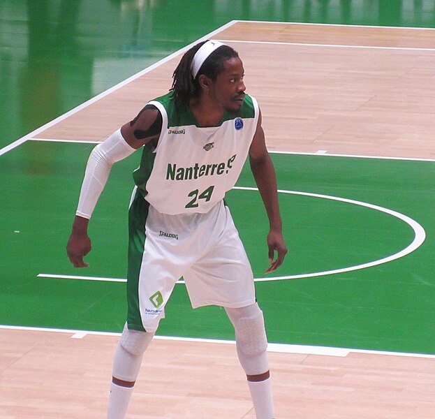 File:Mykal Riley avec Nanterre 92.jpg