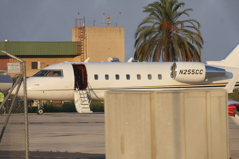 File:N255CC Canadair CL-600-2B16 Challenger 604 (cn 5302) untitled. (10349512113).jpg