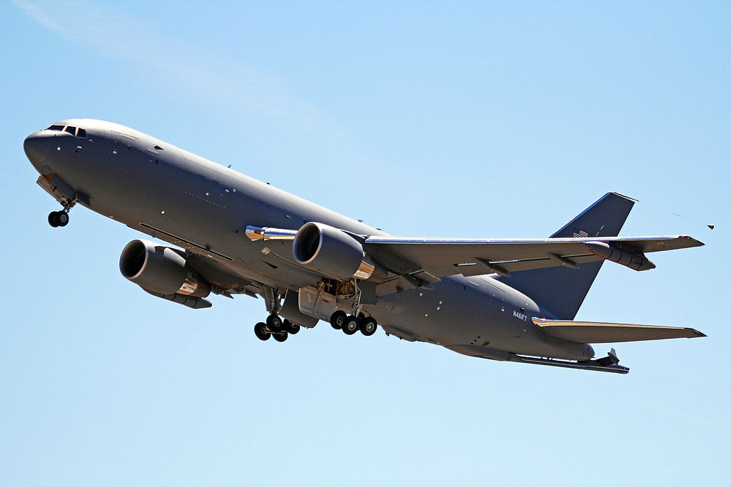 طائره Boeing KC-46 Pegasus للنقل العسكري والتزود بالوقود جوا  1024px-N461FT_4_Boeing_767-2C%282LK%29-KC-46A_Boeing_Aircraft_Co_%28USAF%29_PAE_29JUL15