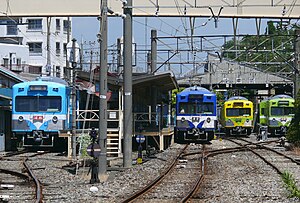 流山駅にて並ぶ電車。