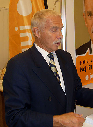 <span class="mw-page-title-main">Nils Lundgren</span> Swedish politician and economist