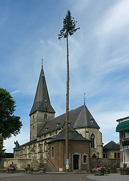 Sint-Brigidakerk met Heilig Hartbeeld