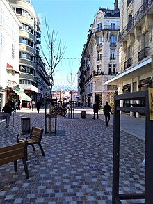 Rue de la République aménagée en zone piétonne