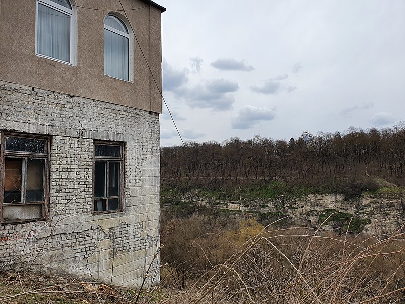 File:Old-synagogue-kamianets-podilskyi-20210403 161714.jpg