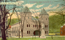 The Richard Morris Hunt-designed gymnasium which occupied the site of present-day Washington Hall Old (Pre-1910 Gymnasium) and location of Thayer Monument at West Point.png